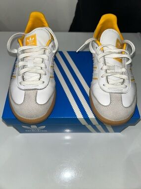 adidas Kids White, Yellow & Gray Retro Sneakers